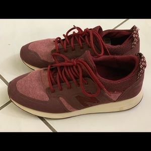 New Balance color Burgundy size 8.5